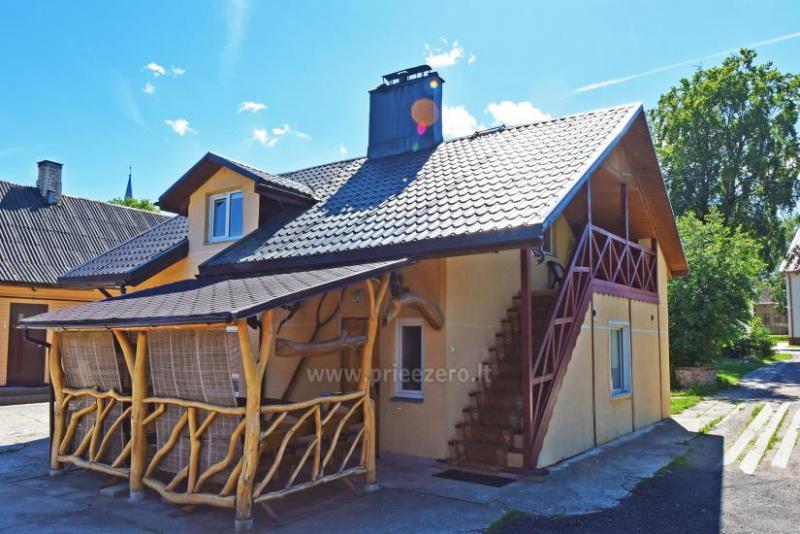 Naktsmitnes Birstona. Dzivoklu ire