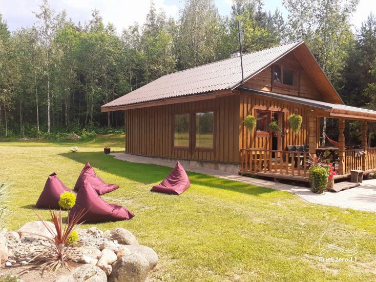 Ilona ir sēta ezera krastā - 1