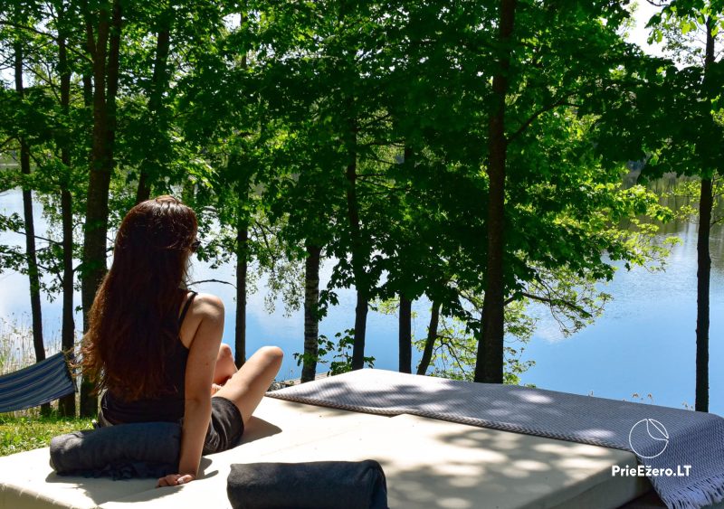 Green Harmony – Lauku sēta pie ezera: kajaki, sauna, tenisa korts, laivas