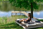 Green Harmony – Lauku sēta pie ezera: kajaki, sauna, tenisa korts, laivas