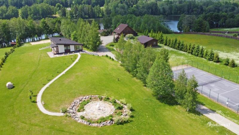Lauku sēta pie ezera: kajaki, sauna, tenisa korts, laivas