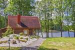 Lauku sēta ezera krastā Villa Jurate