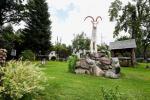 Villa starp ezeru un upju Plungė jomā