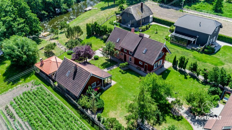 Lauku sēta Rusnes salā uz Vecās Rusnes upes krasta