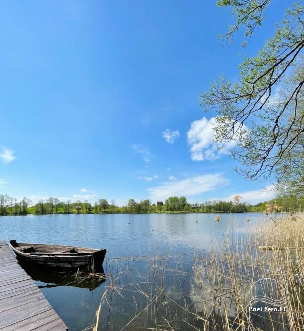 Lauku sēta ezera krastā mierīgai atpūtai Lietuvā