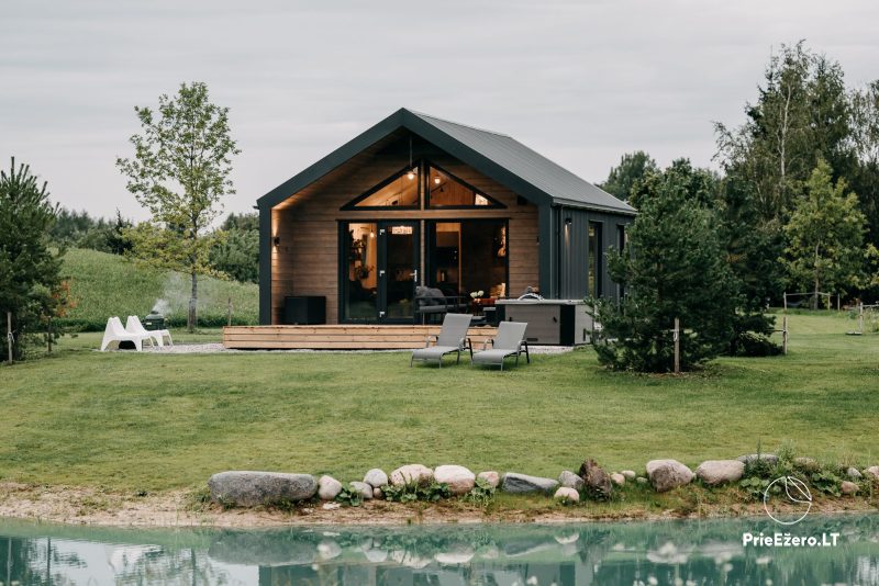 Atpūta jaunā, pilnīgi privātā un mūsdienīgi aprīkotā sētā tieši jums