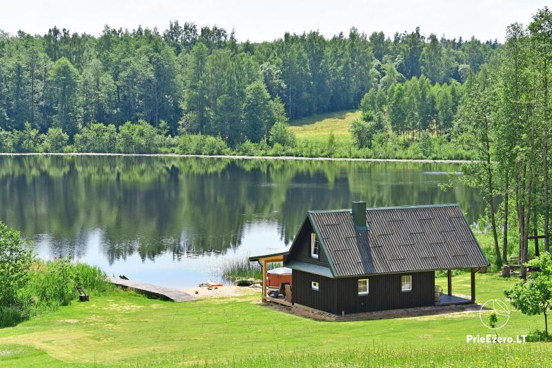 Privāta viensēta Utenas rajons. VillaRedvita ezera krastā. Bez kaimiņiem