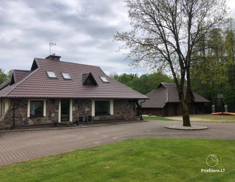 Izīrē māju netālu no Plateliai ezera: sauna, āra liela kubls, šūpoles, basketbols