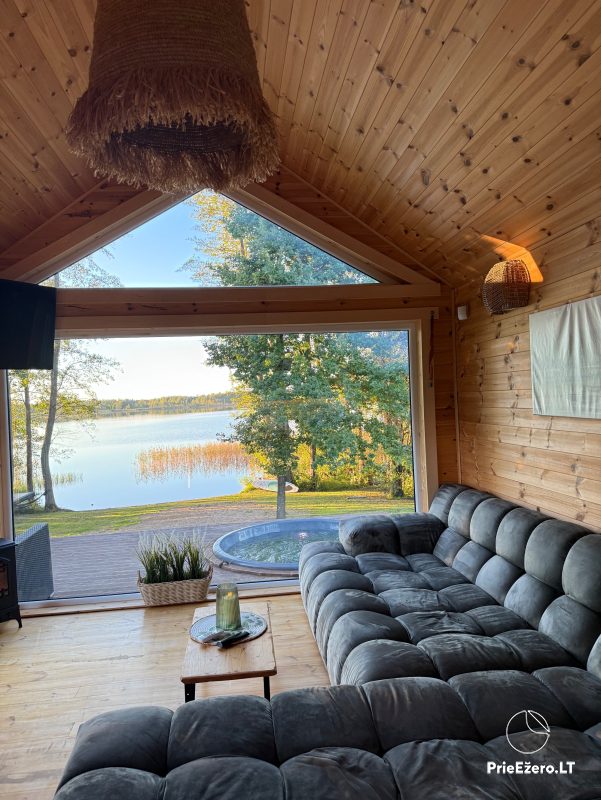 Divas 50 m² mājas ezera krastā Varēnas rajonā “Jack namai”