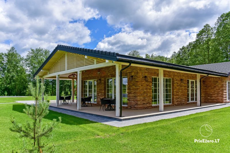 Jauna sēta Piliakiemių Vila ezera krastā: grezna banketu zāle, sauna, brīvdienu mājiņas