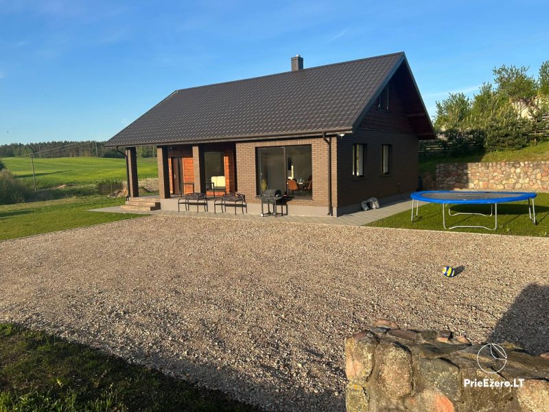 Amberwood house - izīrē lauku sētu ezera krastā