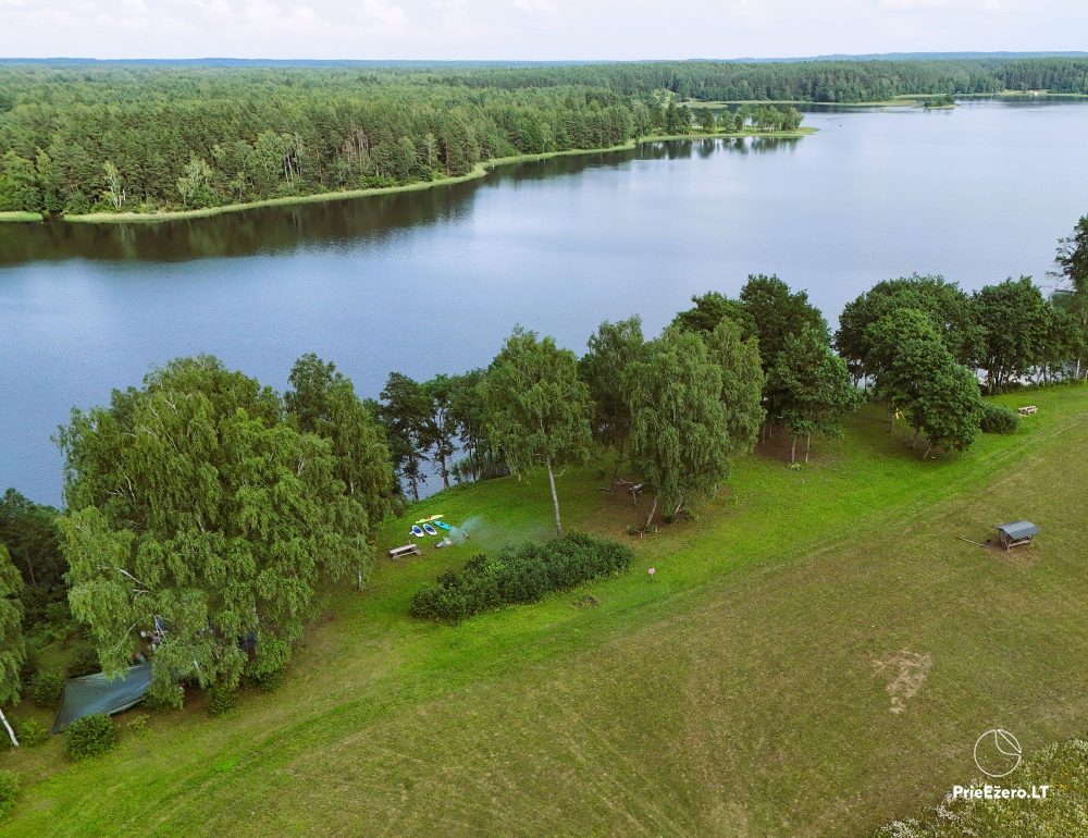Pakirniai kempings ezera krastā: SUP dēļi, pirts, burbuļvanna, kemperi, teltis. - 1