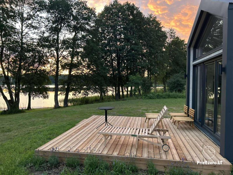 Lake Garden Villa - moderna villa ar saunu ezera krastā