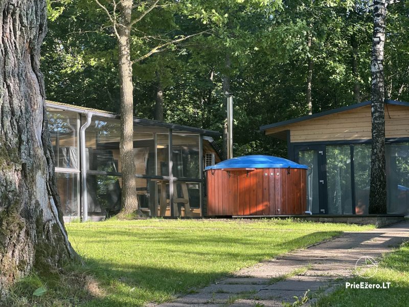 Lauku sēta ar saunu un lielu āra vannu īrei