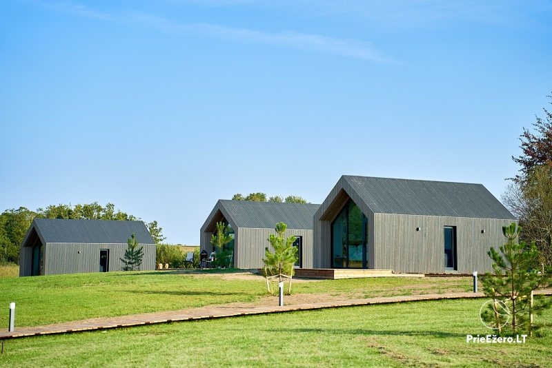 Mājiņa diviem ar džakuzi pie Orijos ezera