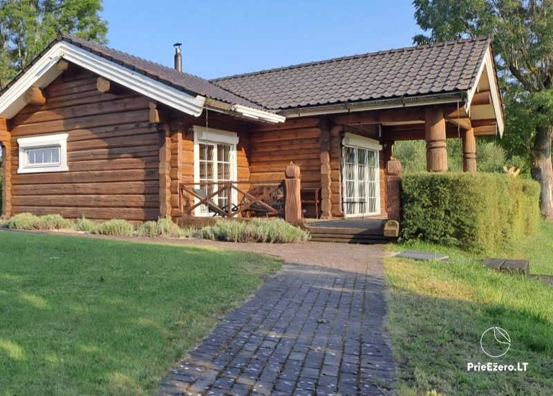 Guļbūves namiņš ar pirti un karsto ūdens baļļu