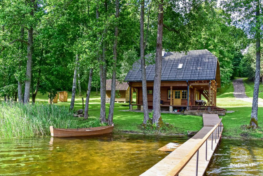 Lauku māja pie ezera - 1