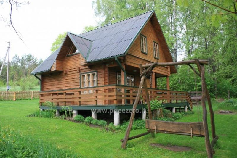 Lauku sēta tuvu Luokesu ezera Moletai rajonā, Lietuvā