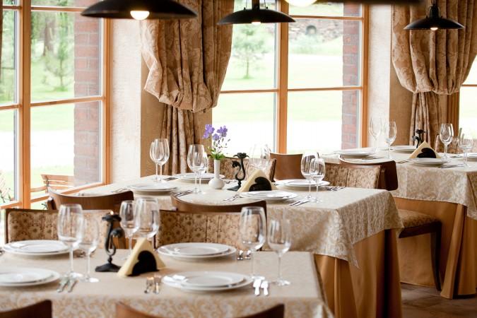 Kāzas, banketi Lauku seta Villa Dubgiris ar ezera Plinkšiai