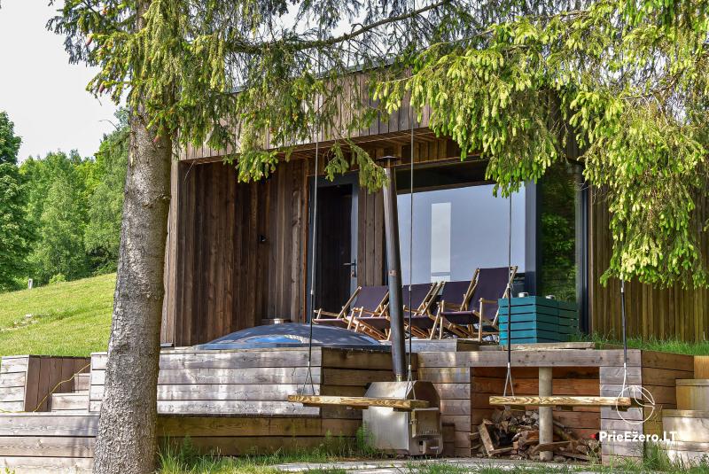 Pirts ar burbuļvannu, brīvdienu mājiņa ar džakuzi veikborda parkā Wakepond Atostogų Slėnis