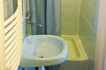 Nr.4 trīsvietīga istaba ar dušu, WC, balkonu - 3