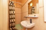Nr.5 divvietīgs numurs ar dušu, WC, balkonu - 3