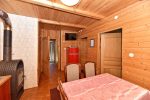 Māja 8 cilvēkiem, 3 guļamistabas. Cena par mājiņu dienā ir 110–150 €. - 4